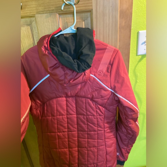 La Sportiva Womens winter coat. Size M - Picture 2 of 3